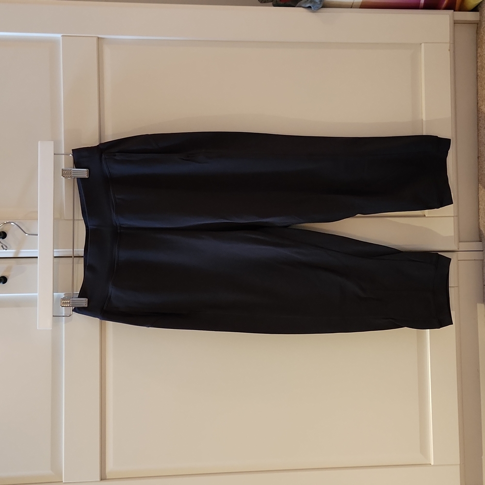 Lululemon cropped yoga pants